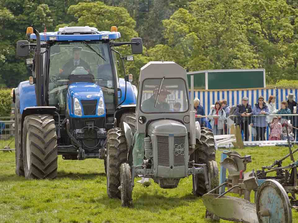 Tractors, Otley show 2009