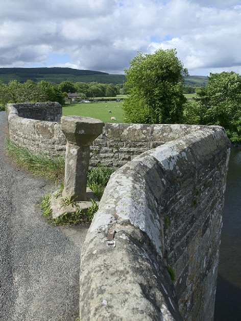Sundial plinth, Ulshaw bridge