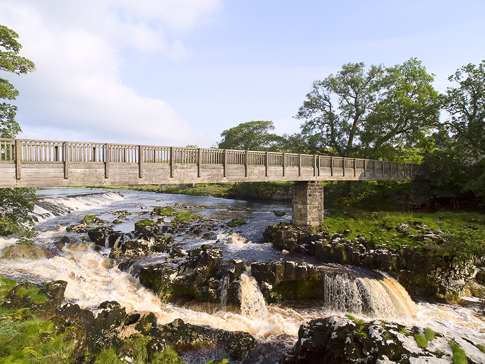 Footbridge over Linton falls