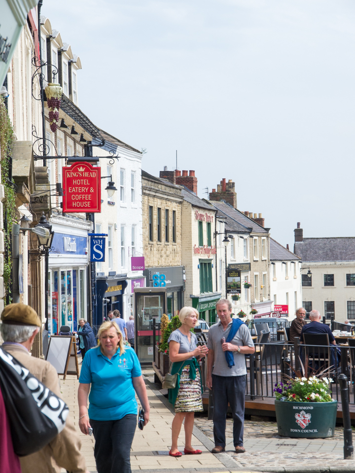 Busy shops, Richmond